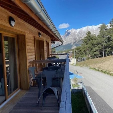 Appartement de charme dans résidence avec piscine La Joue du Loup Saint-Étienne-en-Dévoluy Exterior foto