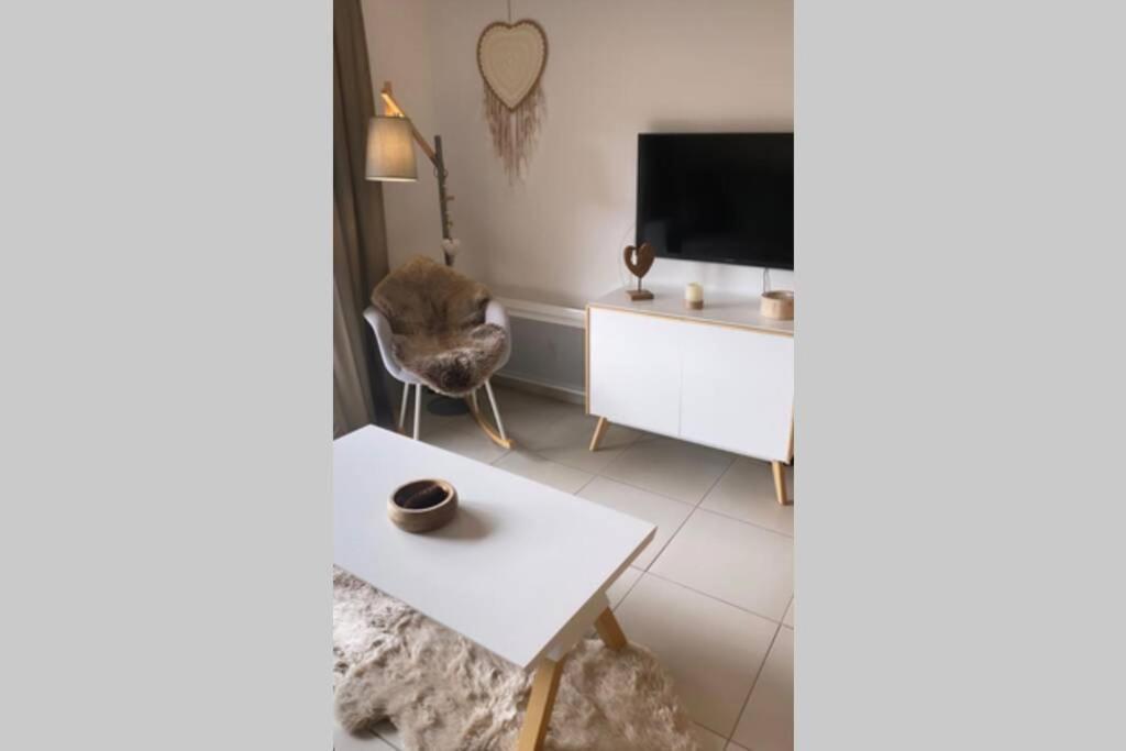 Appartement de charme dans résidence avec piscine La Joue du Loup Saint-Étienne-en-Dévoluy Exterior foto