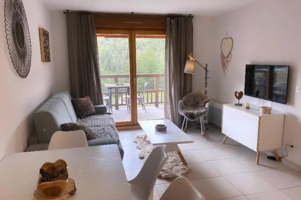 Appartement de charme dans résidence avec piscine La Joue du Loup Saint-Étienne-en-Dévoluy Exterior foto