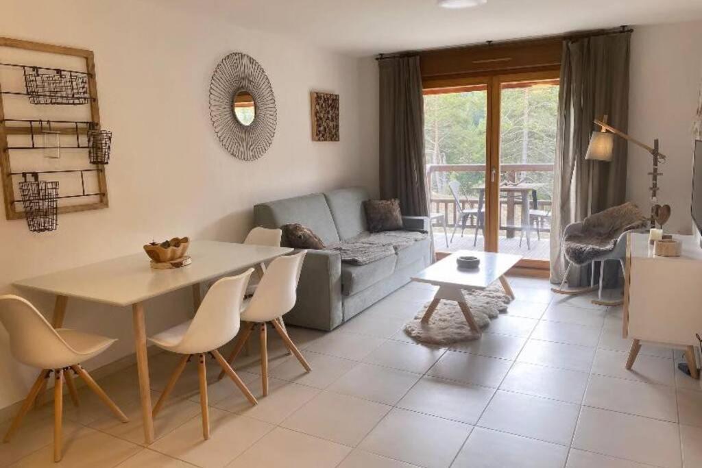 Appartement de charme dans résidence avec piscine La Joue du Loup Saint-Étienne-en-Dévoluy Exterior foto