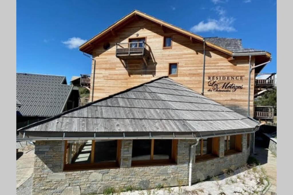 Appartement de charme dans résidence avec piscine La Joue du Loup Saint-Étienne-en-Dévoluy Exterior foto